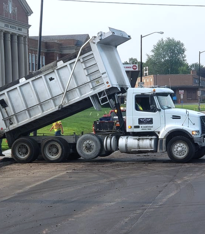 8 to 19 ton tri-axle dump truck